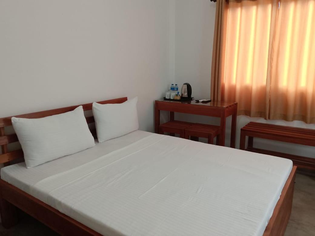 Seven Lotus Hotel *